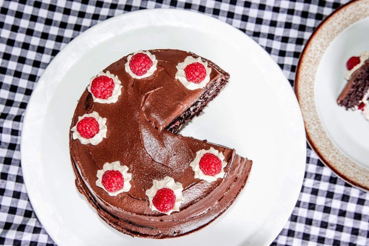 spelt cacao, raspberry and cream cake by nutritionist Bella Grist